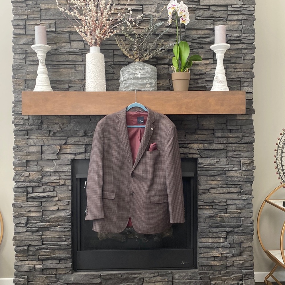 Brown mens sports coat - which small checkers. Burgundy pocket square.